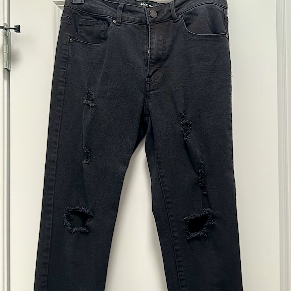Black label C’Est To! Black distressed jeans, size 29/7